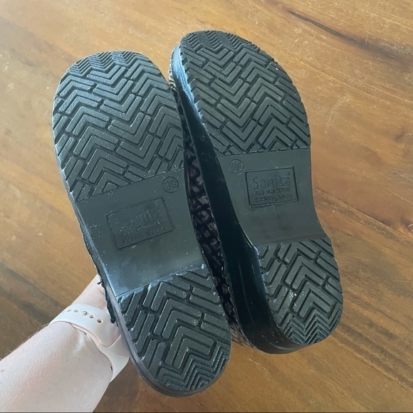 Sanita gray embossed nursing career comfort‎ clogs - Picture 3 of 7